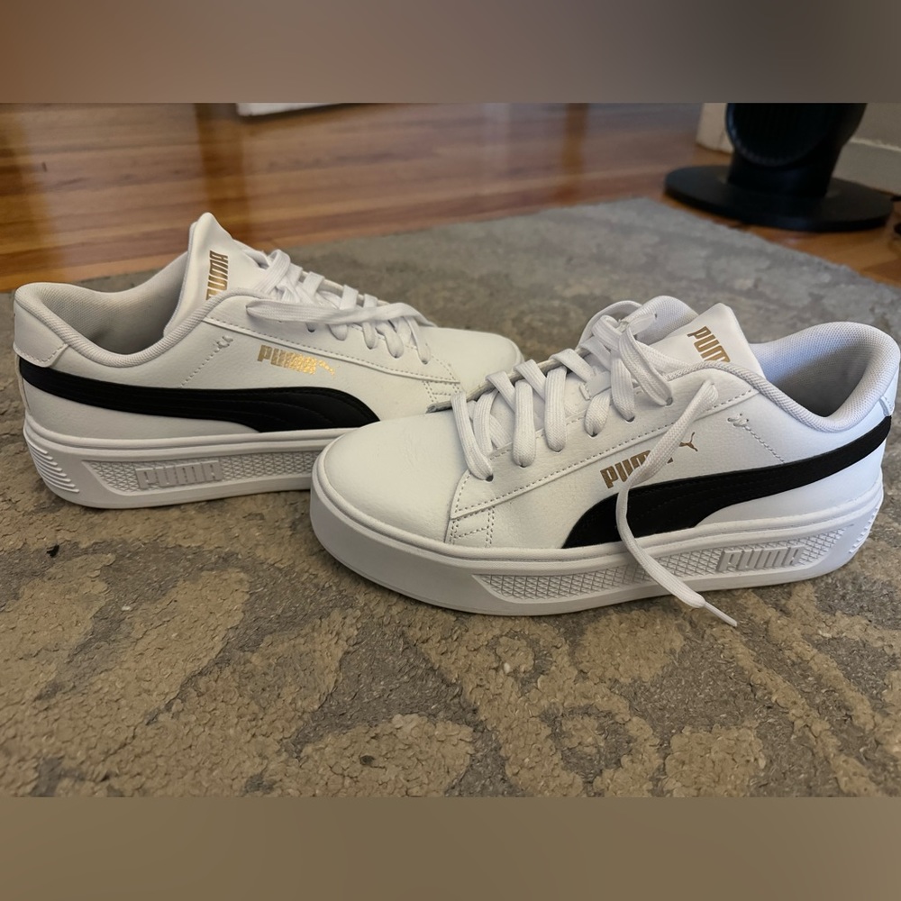 women’s PUMA smash platform v3
